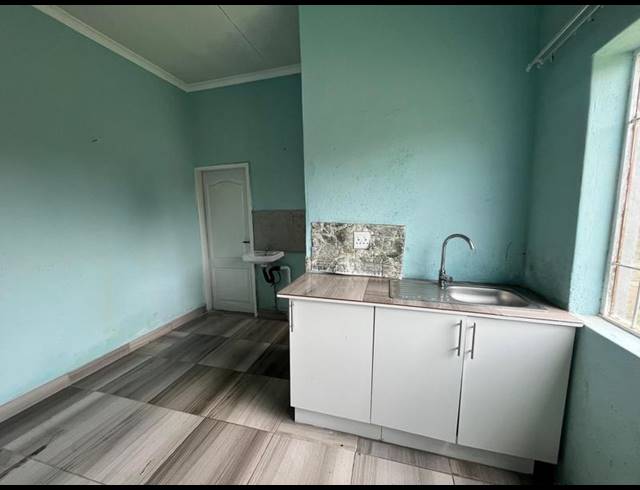 1 BEDROOM PROPERTY TO RENT IN LOMBARDY EAST